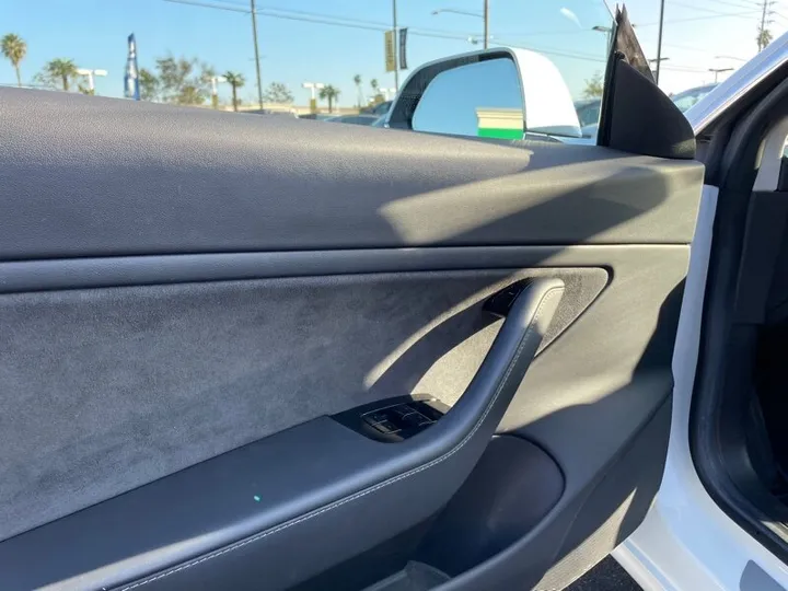 WHITE, 2018 TESLA MODEL 3 Image 13