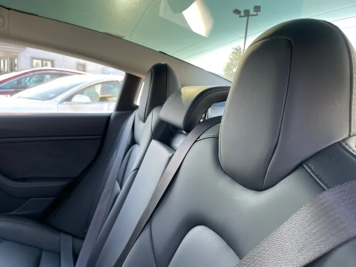 WHITE, 2018 TESLA MODEL 3 Image 31