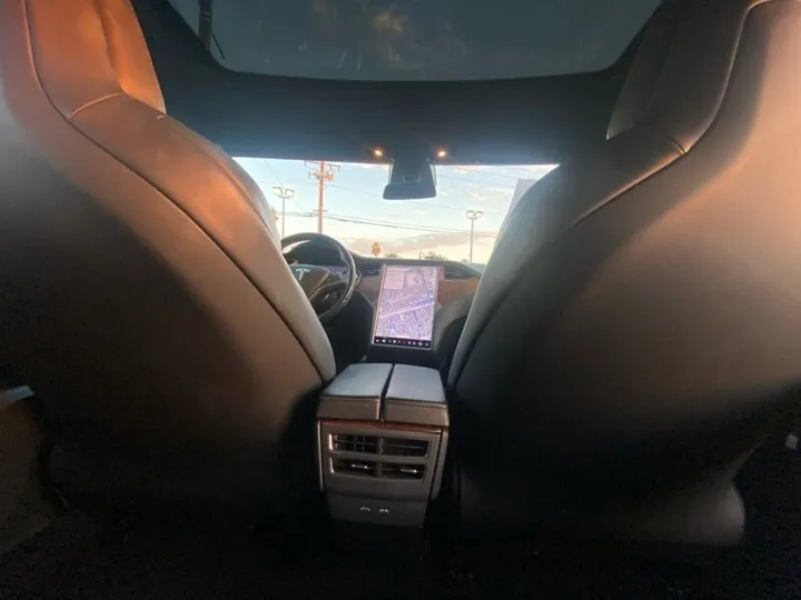 BLACK, 2018 TESLA MODEL S Image 32