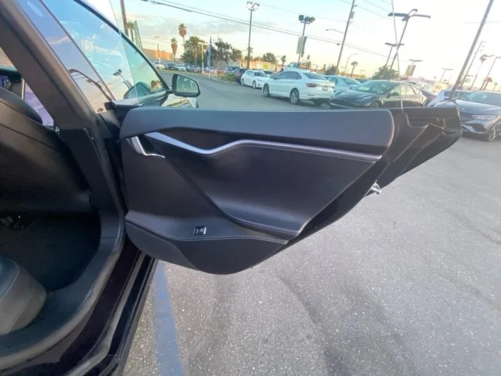 BLACK, 2018 TESLA MODEL S Image 30