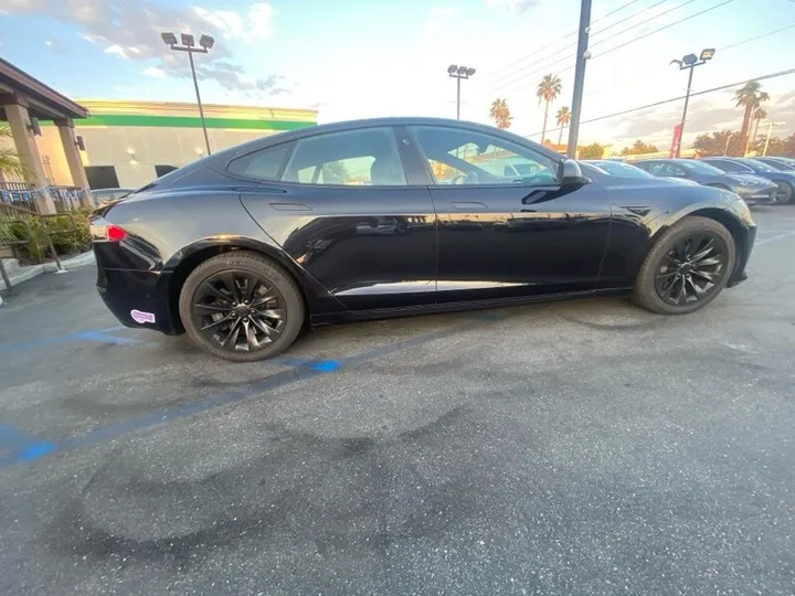 BLACK, 2018 TESLA MODEL S Image 11