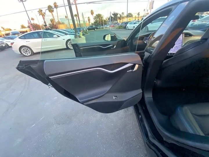 BLACK, 2018 TESLA MODEL S Image 26