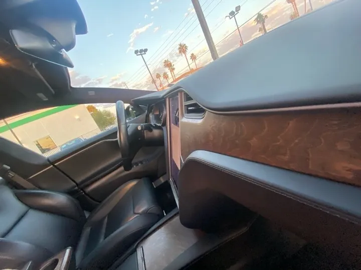 BLACK, 2018 TESLA MODEL S Image 42