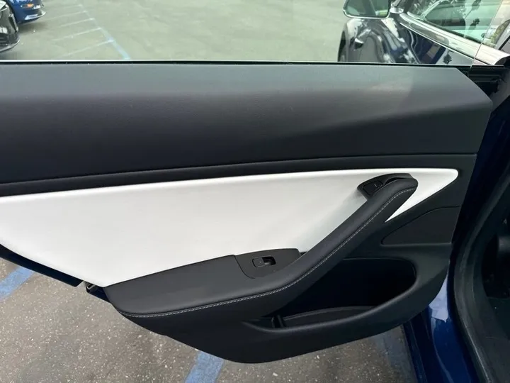 BLUE, 2020 TESLA MODEL 3 Image 30