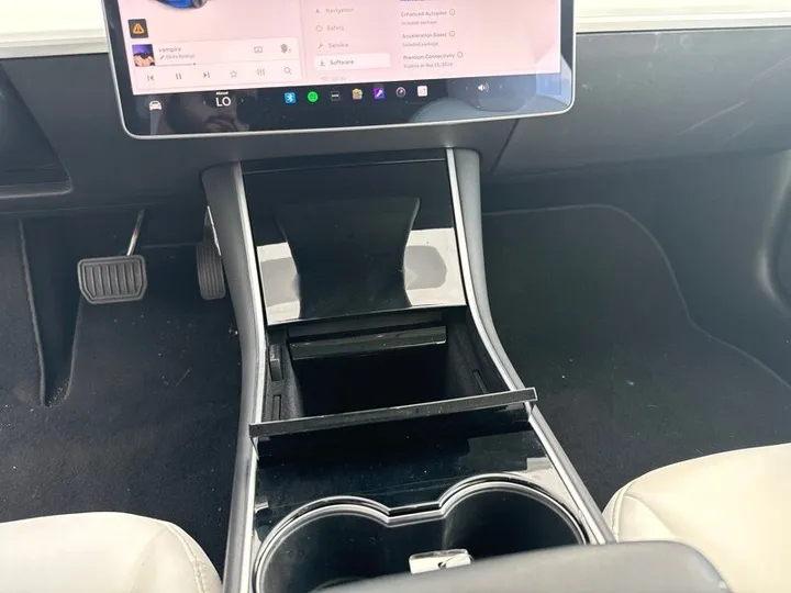 BLUE, 2020 TESLA MODEL 3 Image 25