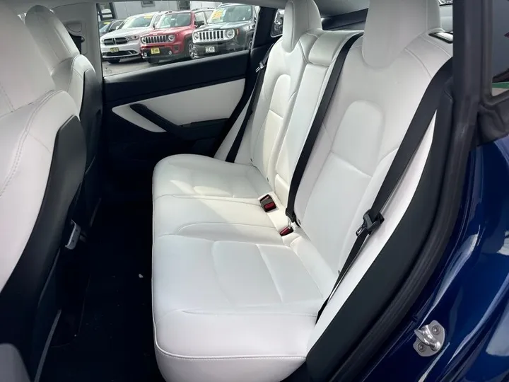 BLUE, 2020 TESLA MODEL 3 Image 31