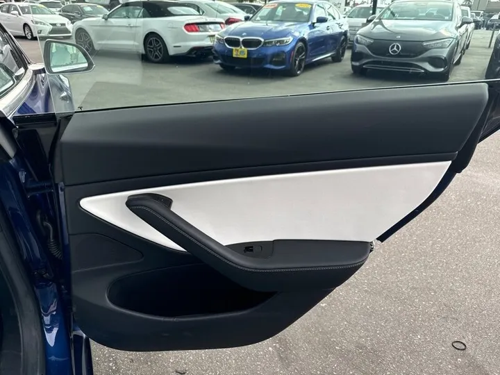 BLUE, 2020 TESLA MODEL 3 Image 37