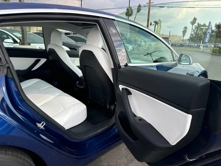 BLUE, 2020 TESLA MODEL 3 Image 35