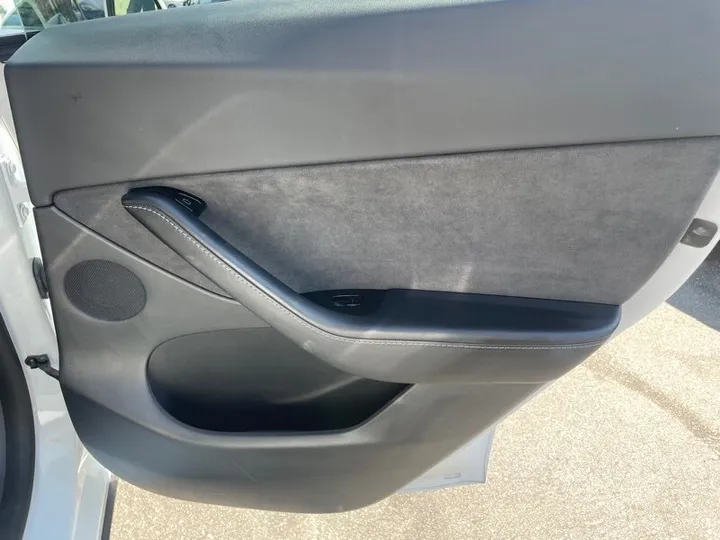 WHITE, 2021 TESLA MODEL Y Image 33