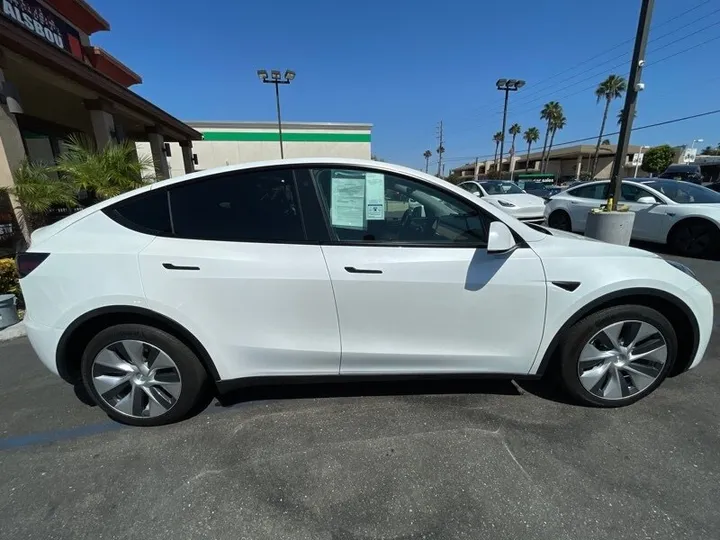 WHITE, 2021 TESLA MODEL Y Image 11