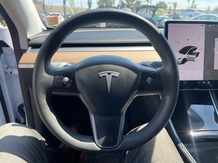 WHITE, 2021 TESLA MODEL Y Image 17