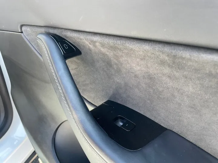 WHITE, 2021 TESLA MODEL Y Image 38