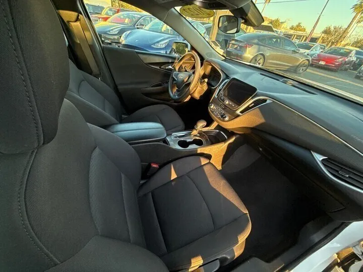 WHITE, 2022 CHEVROLET MALIBU Image 28