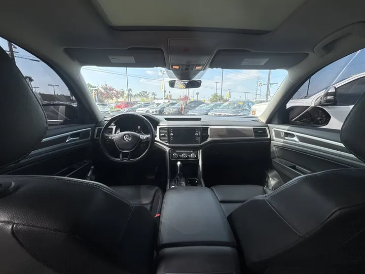 BLACK, 2018 VOLKSWAGEN ATLAS Image 21