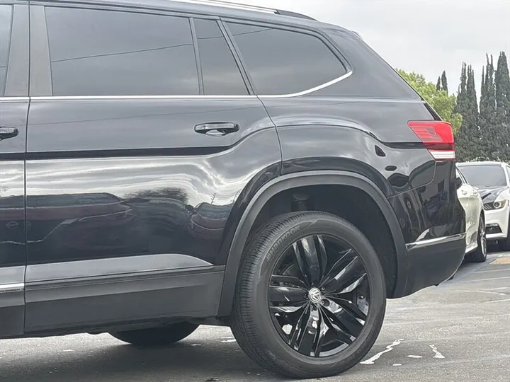 BLACK, 2018 VOLKSWAGEN ATLAS Image 4