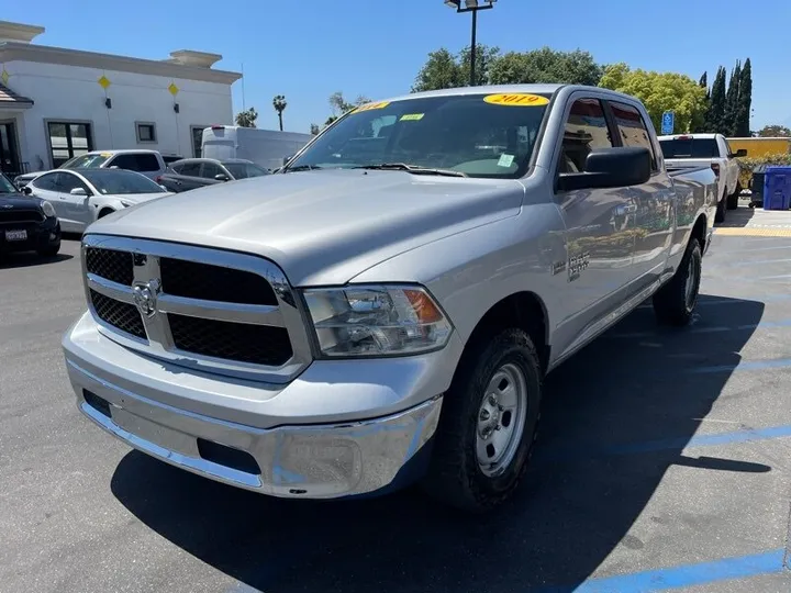 SILVER, 2019 RAM 1500 CLASSIC Image 4