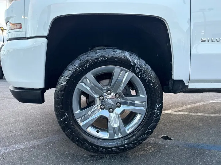 WHITE, 2018 CHEVROLET SILVERADO 1500 Image 31