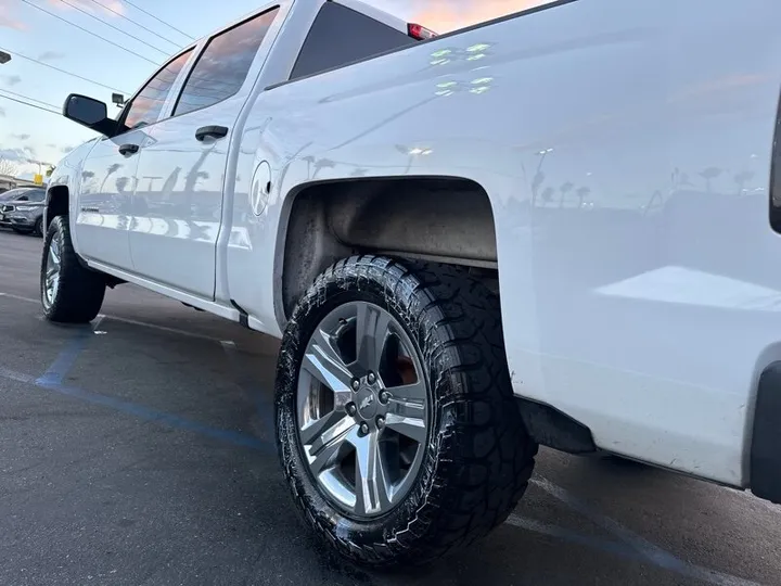 WHITE, 2018 CHEVROLET SILVERADO 1500 Image 6