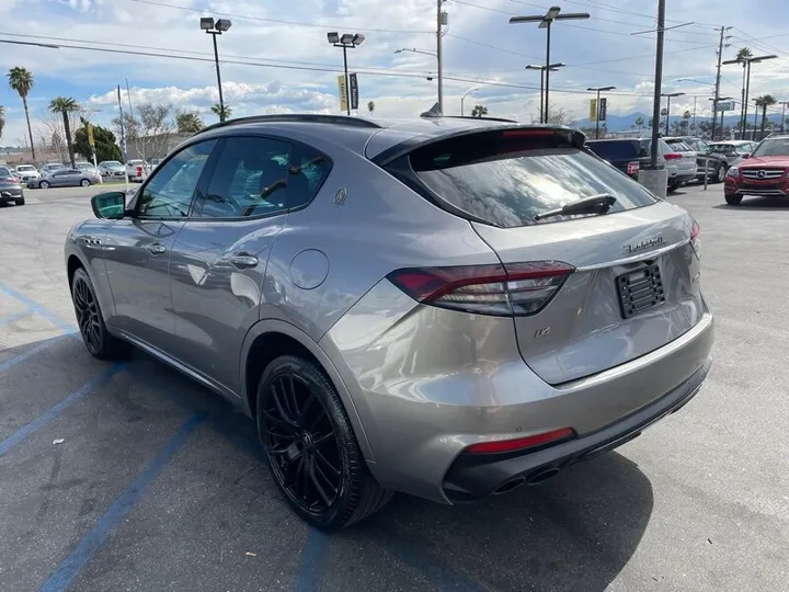 GRAY, 2021 MASERATI LEVANTE Image 7