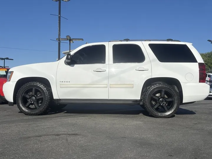 SILVER, 2013 CHEVROLET TAHOE Image 3