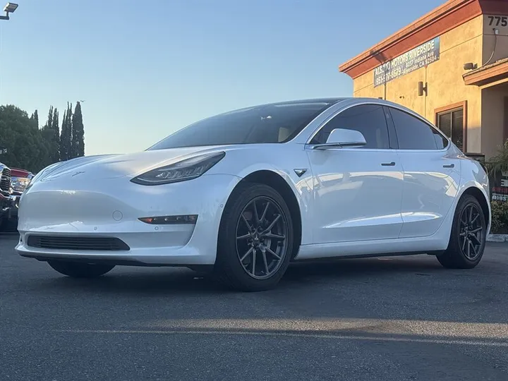 WHITE, 2019 TESLA MODEL 3 Image 9