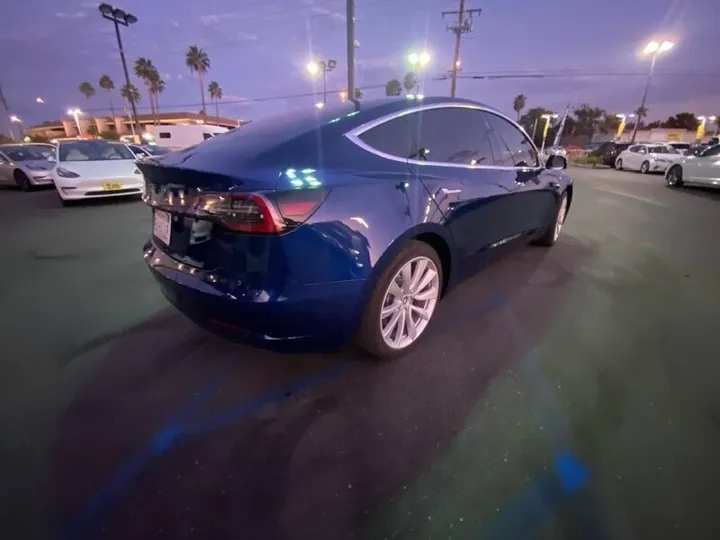 BLUE, 2018 TESLA MODEL 3 Image 8