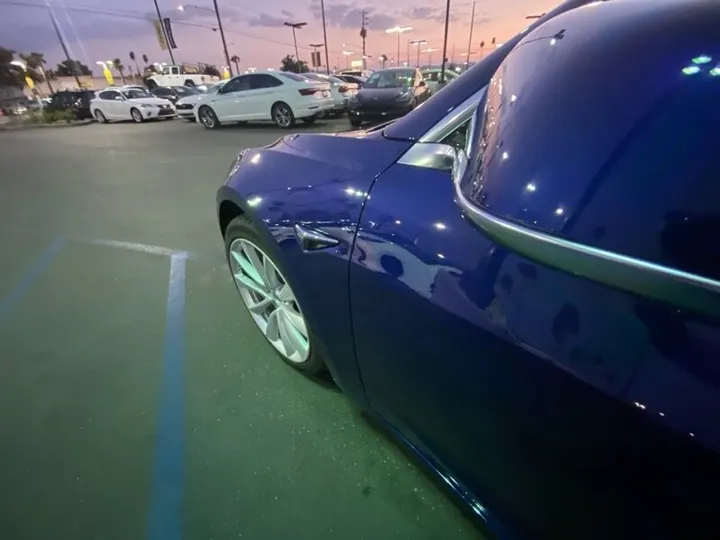 BLUE, 2018 TESLA MODEL 3 Image 4