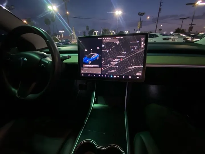 BLUE, 2018 TESLA MODEL 3 Image 31