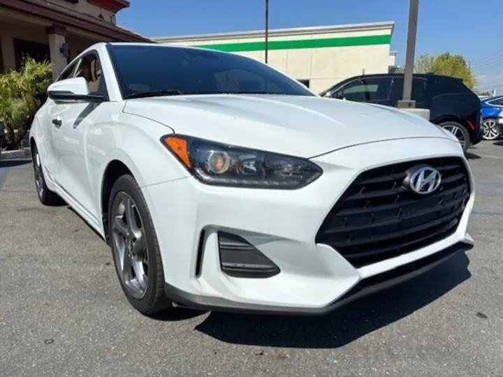 WHITE, 2020 HYUNDAI VELOSTER Image 6