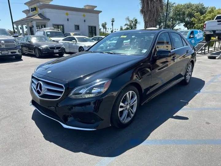 BLACK, 2015 MERCEDES-BENZ E-CLASS Image 4