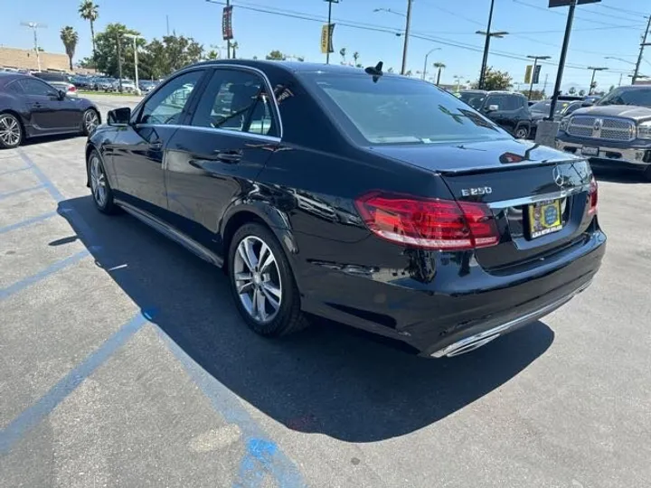 BLACK, 2015 MERCEDES-BENZ E-CLASS Image 6