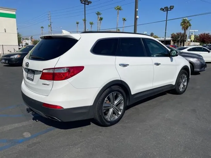 WHITE, 2014 HYUNDAI SANTA FE Image 11