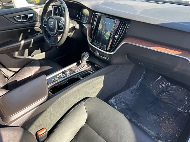 BLACK, 2019 VOLVO S60 Image 35