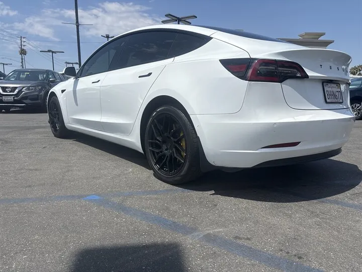 WHITE, 2018 TESLA MODEL 3 Image 8