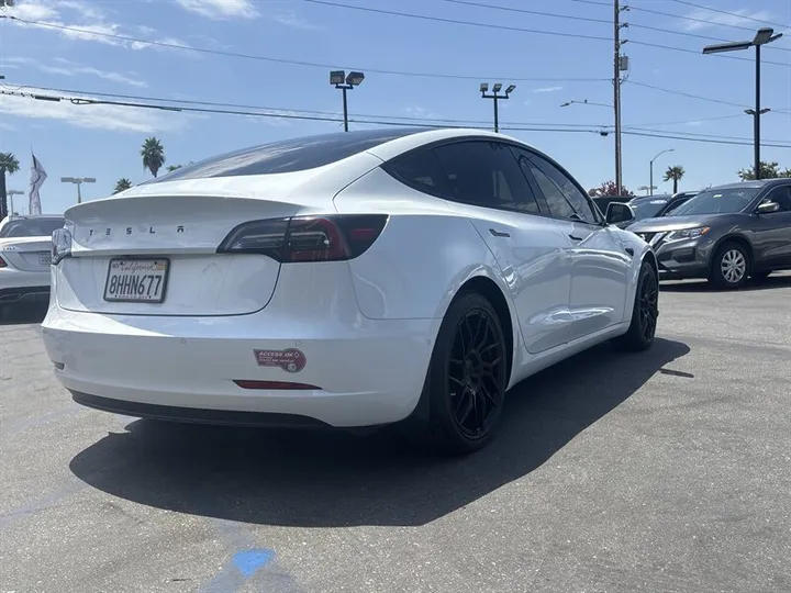 WHITE, 2018 TESLA MODEL 3 Image 10