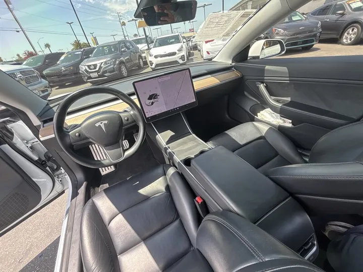 WHITE, 2018 TESLA MODEL 3 Image 26