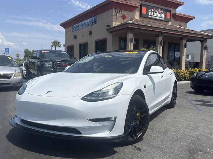 WHITE, 2018 TESLA MODEL 3 Image 2