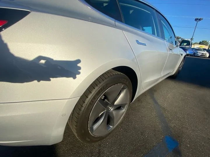 SILVER, 2018 TESLA MODEL 3 Image 10