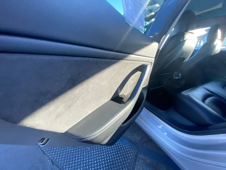 SILVER, 2018 TESLA MODEL 3 Image 25