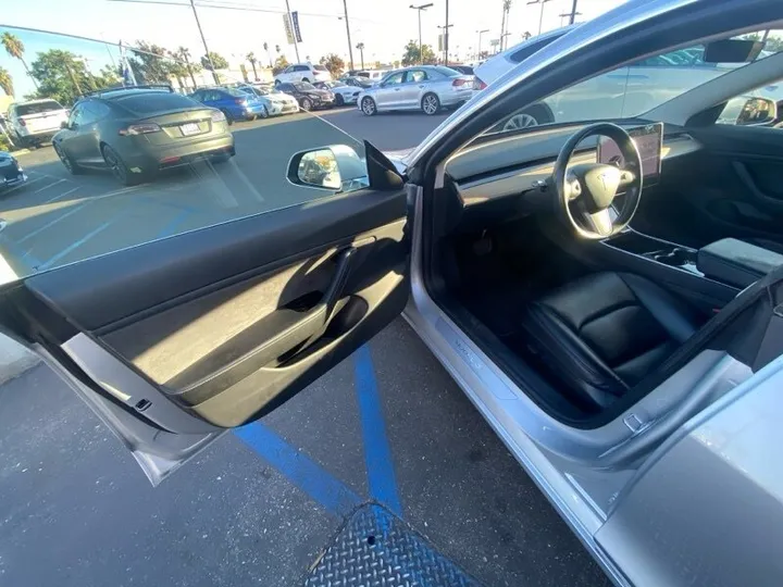 SILVER, 2018 TESLA MODEL 3 Image 15