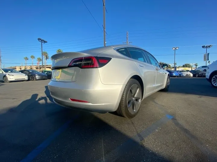 SILVER, 2018 TESLA MODEL 3 Image 11