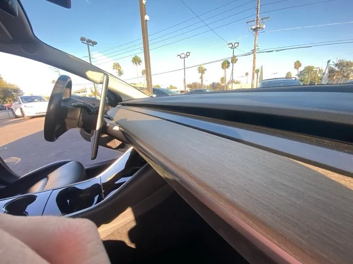 SILVER, 2018 TESLA MODEL 3 Image 40