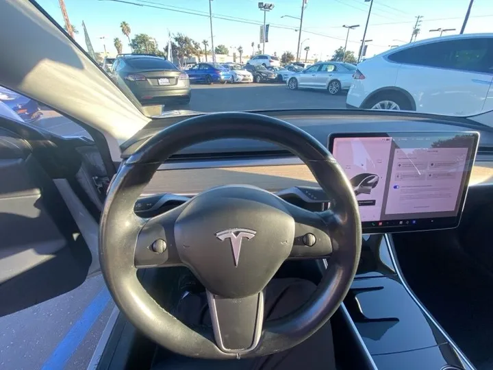 SILVER, 2018 TESLA MODEL 3 Image 20