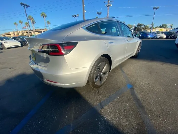 SILVER, 2018 TESLA MODEL 3 Image 9