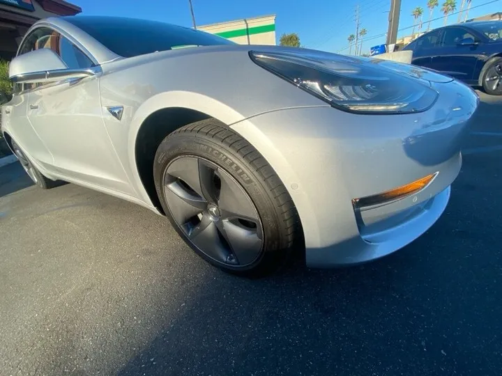 SILVER, 2018 TESLA MODEL 3 Image 13