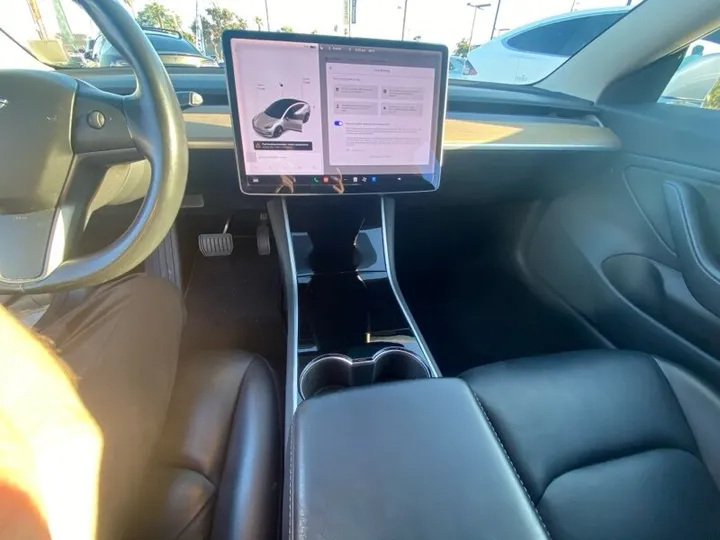 SILVER, 2018 TESLA MODEL 3 Image 23