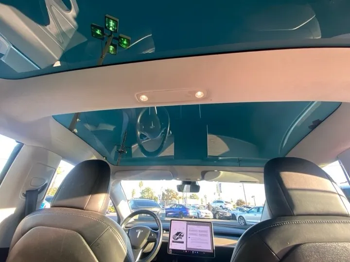 SILVER, 2018 TESLA MODEL 3 Image 33