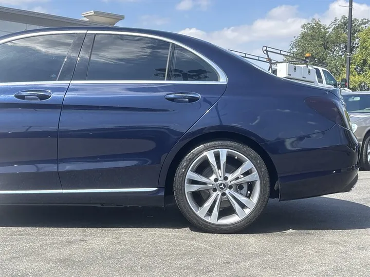 BLUE, 2018 MERCEDES-BENZ C-CLASS Image 4