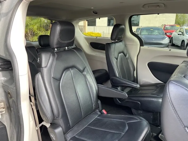GRAY, 2022 CHRYSLER PACIFICA Image 28