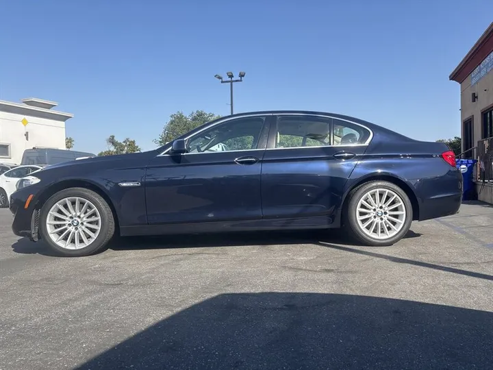 BLUE, 2013 BMW 5 SERIES Image 5